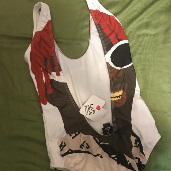 Bathing suit size large - Picture 2 of 7